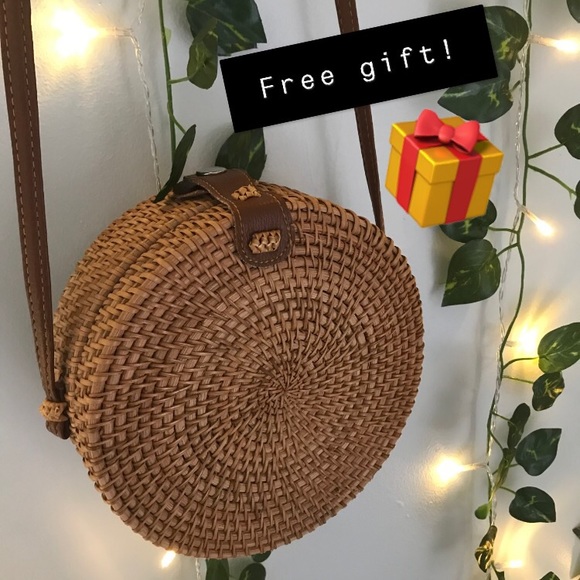 FREE GIFT 🎁 with Round Wicker Bag - Picture 2 of 8